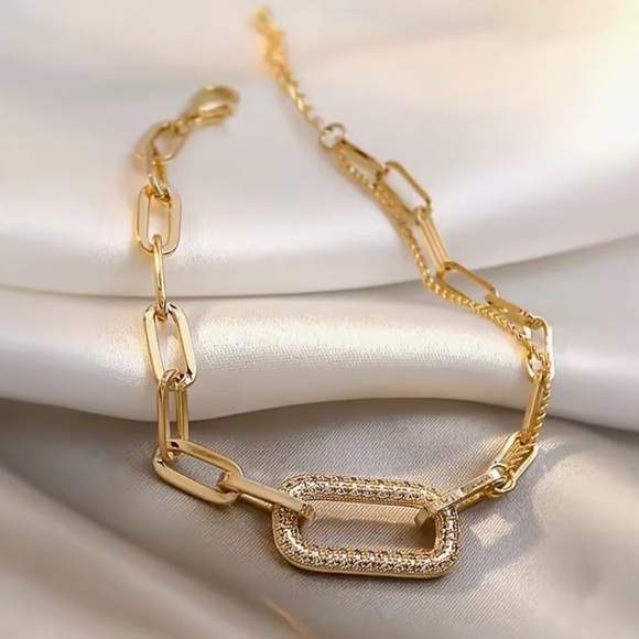 Elegant Gold Chain Bracelet - Picture 2 of 2